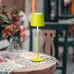 Lámpara de mesa LED recargable Viletto, verde claro, IP54