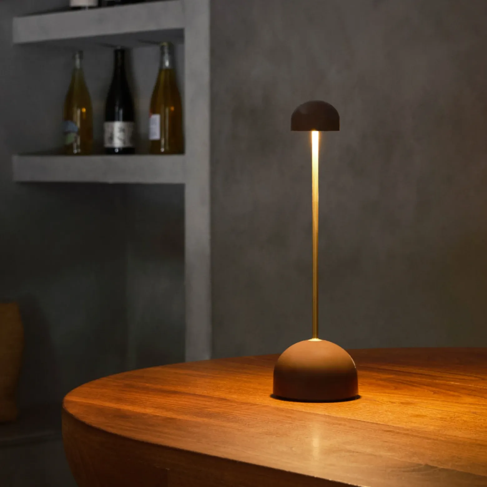 Lámpara de mesa LED recargable MARSET Sips, marrón/dorado, 31 cm, acero
