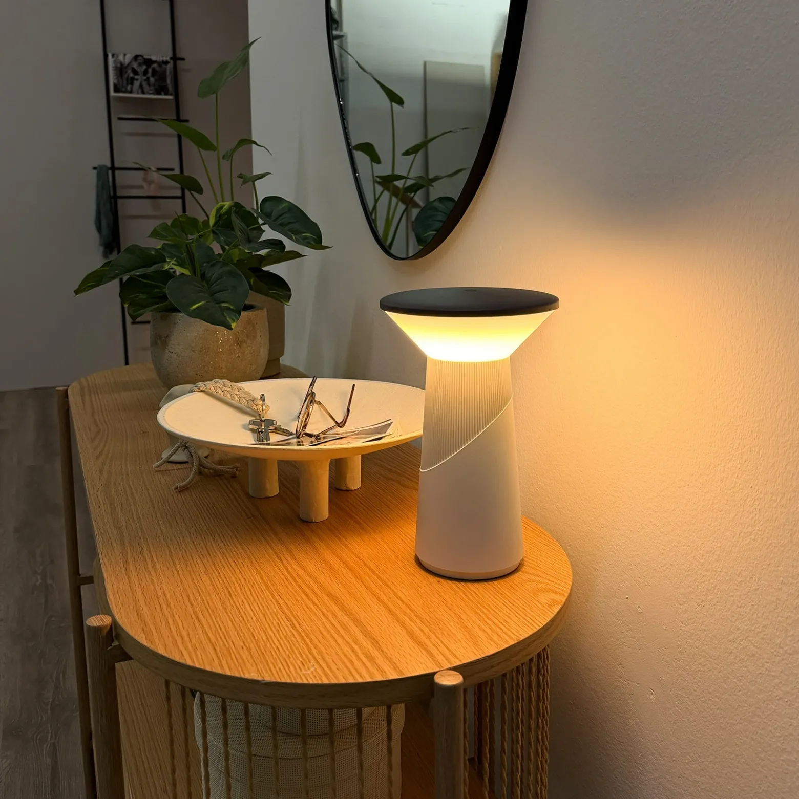 Lámpara de mesa LED recargable Pilia, color antracita/gris claro, altura 24 cm,