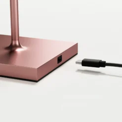 Lámpara de mesa LED recargable Nuindie, USB-C, oro rosa, IP54, atenuable