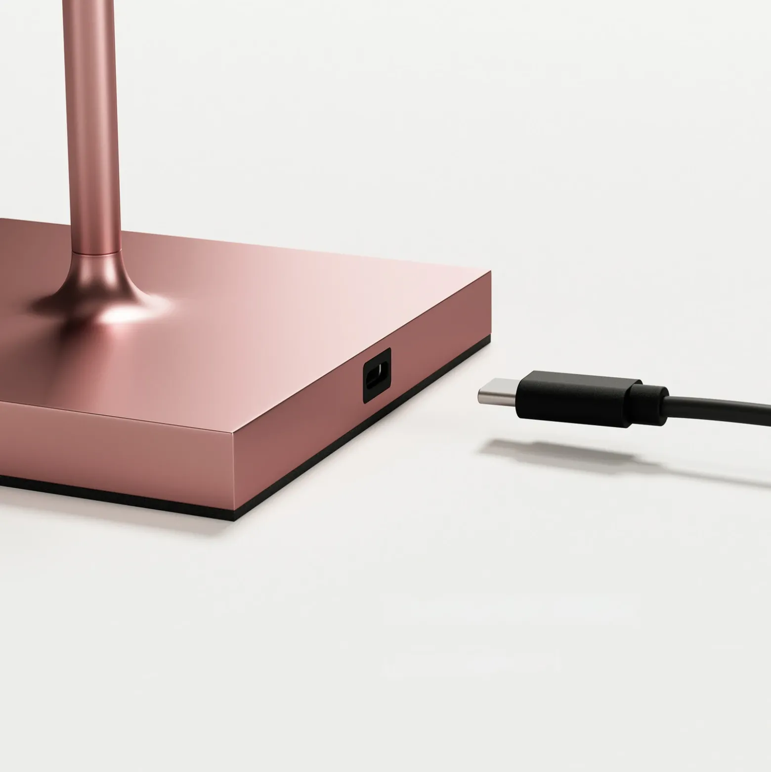 Lámpara de mesa LED recargable Nuindie, USB-C, oro rosa, IP54, atenuable