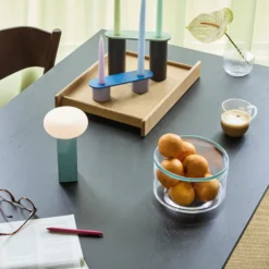 Lámpara de mesa LED recargable LOW, azul, altura 20 cm, metal, atenuador de