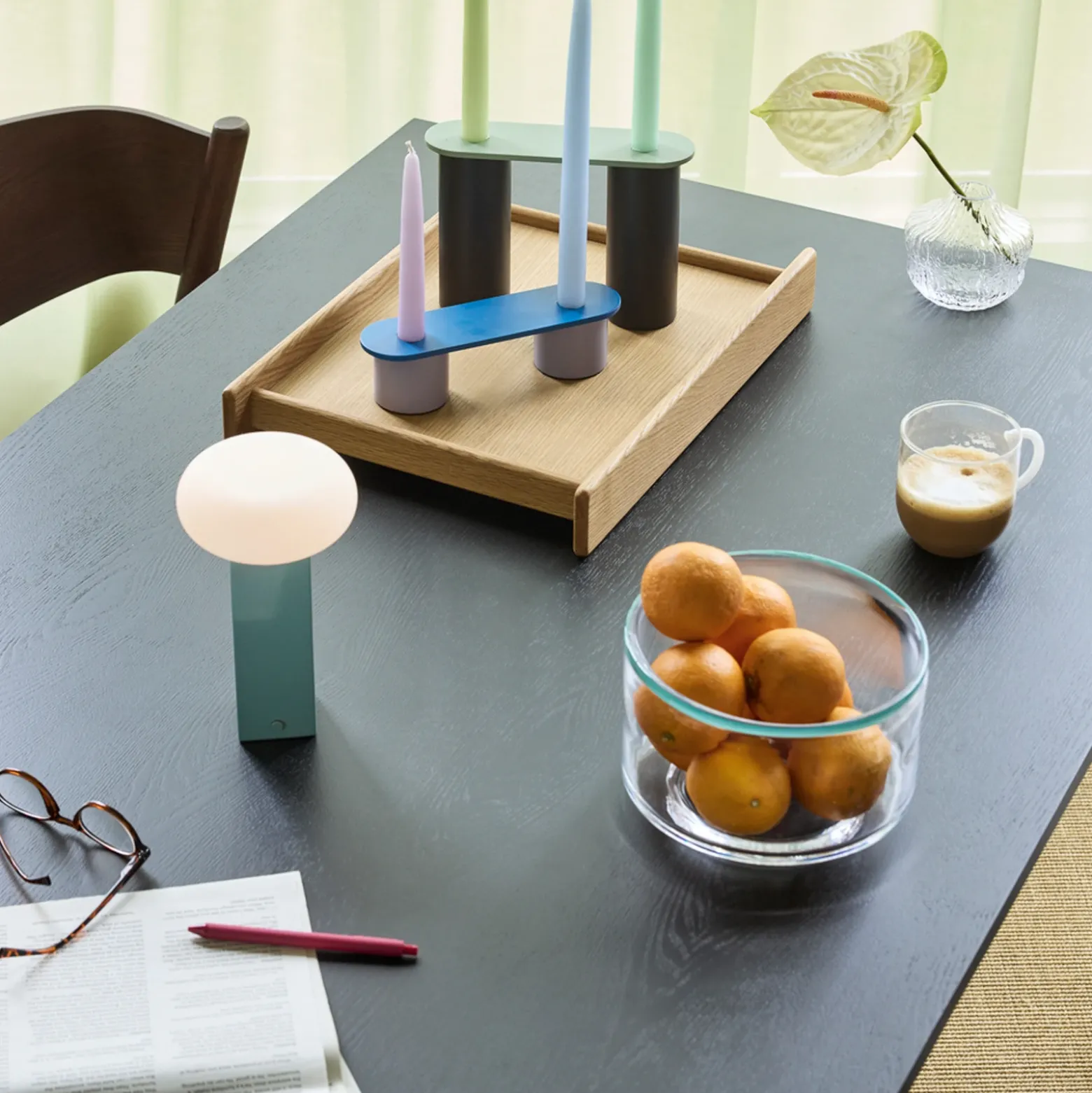 Lámpara de mesa LED recargable LOW, azul, altura 20 cm, metal, atenuador de