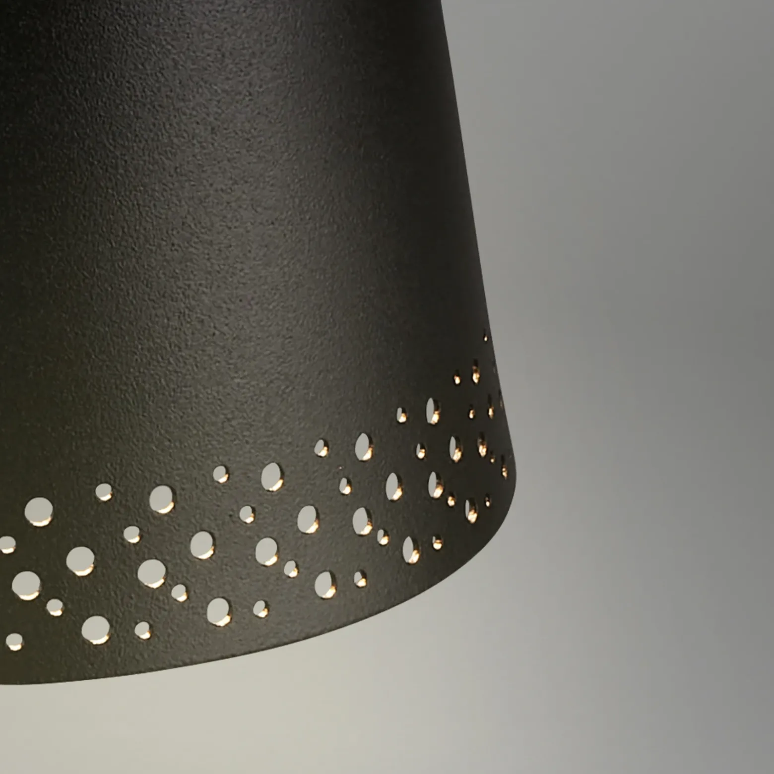 Lámpara de mesa LED recargable Kiki, negro/oro, IP44, 3.000K