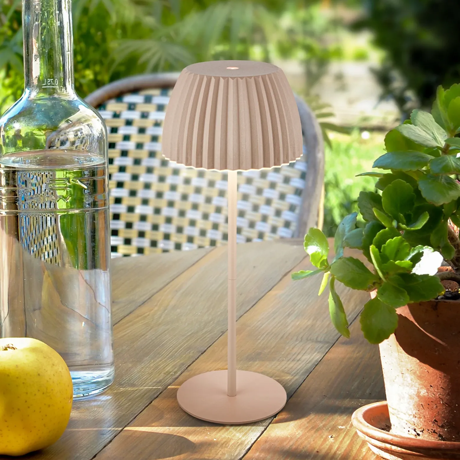 Lámpara de mesa LED recargable Brilo unplugged Riffle, 36 cm, beige