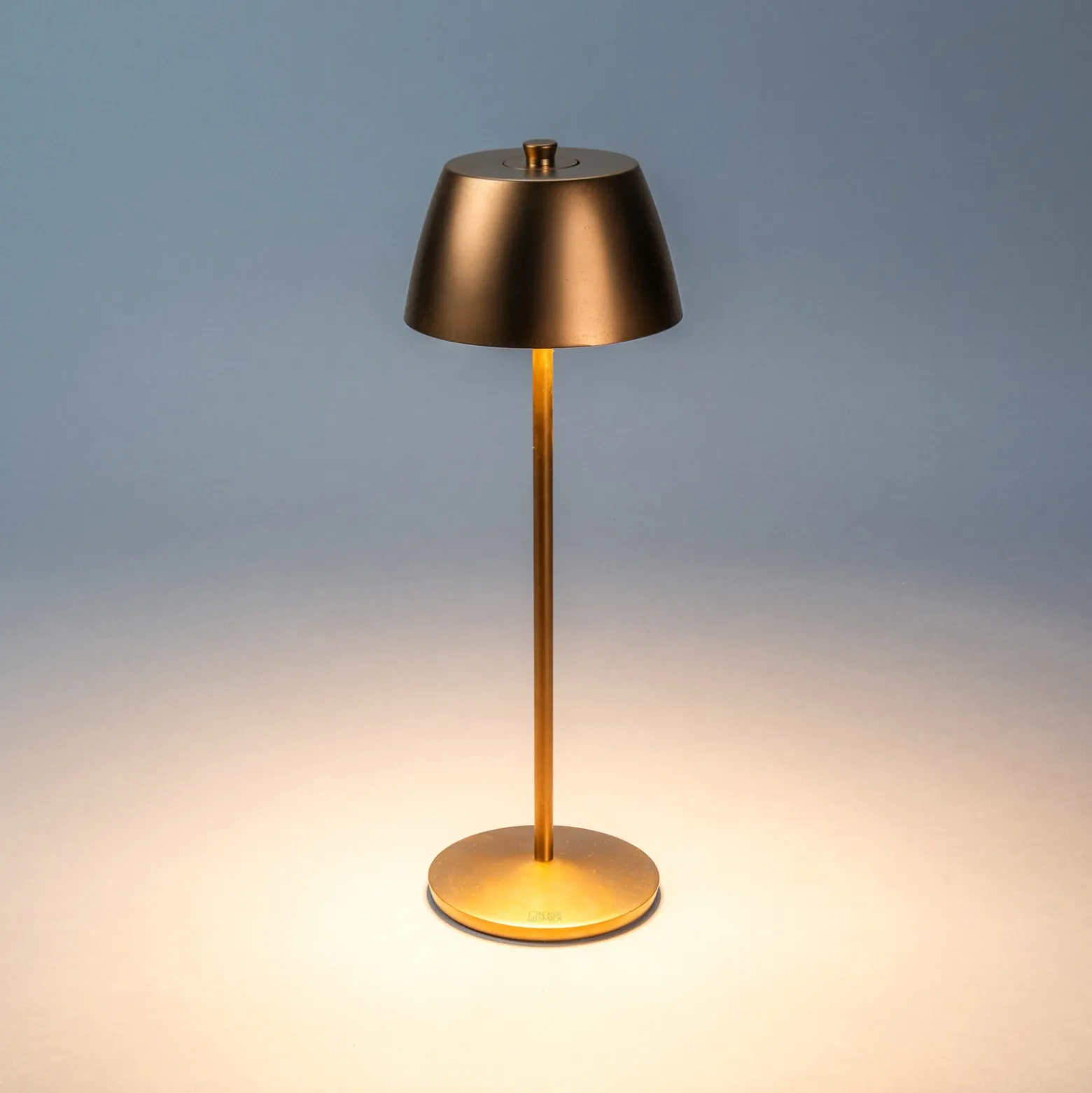 Lámpara de mesa LED recargable Eze, cobre mate, 32 cm, IP54, USB