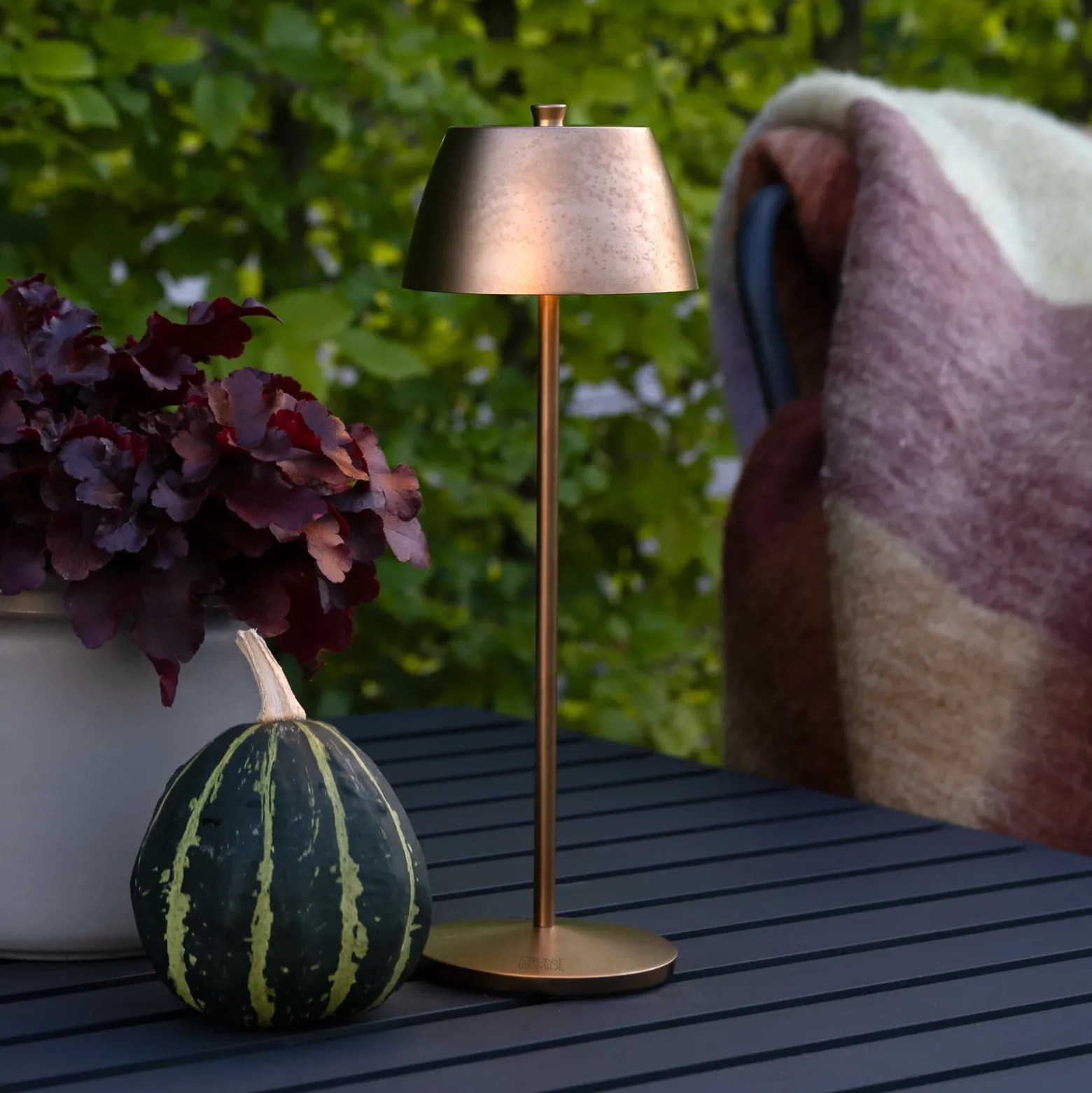 Lámpara de mesa LED recargable Eze, cobre mate, 32 cm, IP54, USB