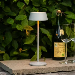 Lámpara de mesa LED recargable Menton, gris, altura 27 cm, IP54, USB