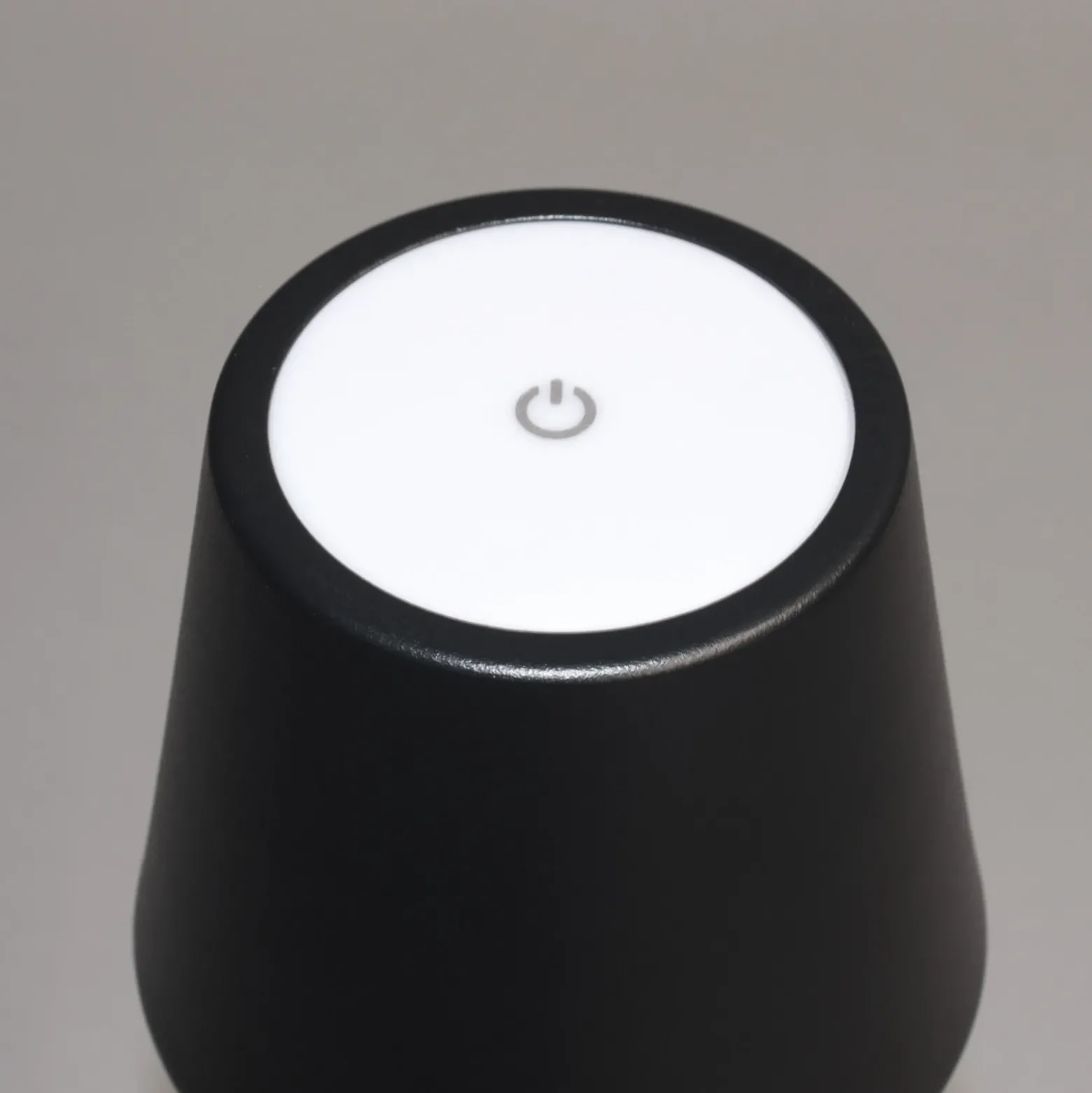 Lámpara de mesa LED recargable Viletto, negra, IP54