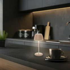 Lámpara de mesa LED recargable Brilo unplugged Riffle, 20 cm, beige