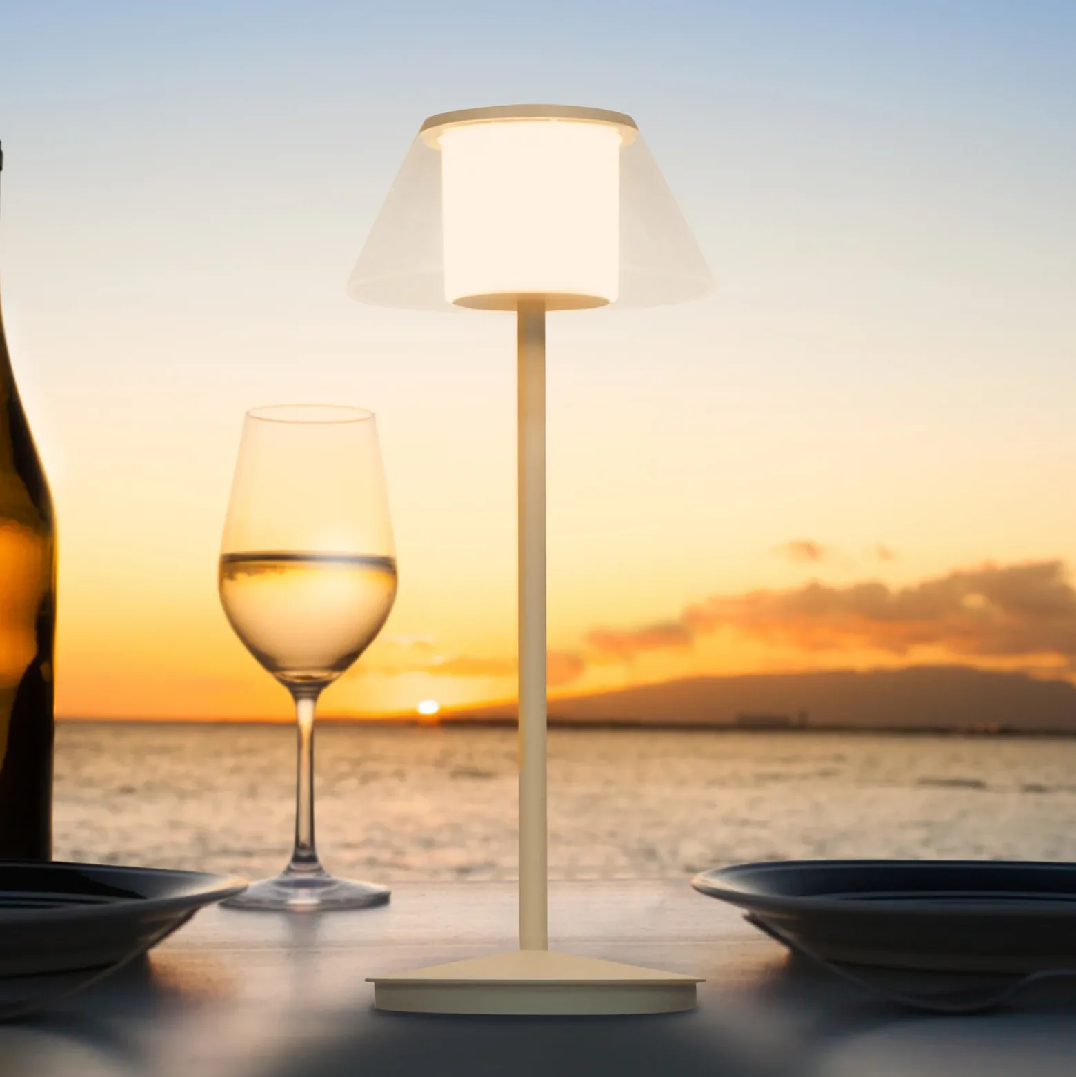 Lámpara de mesa LED recargable K5, blanca, aluminio, IP54, atenuable