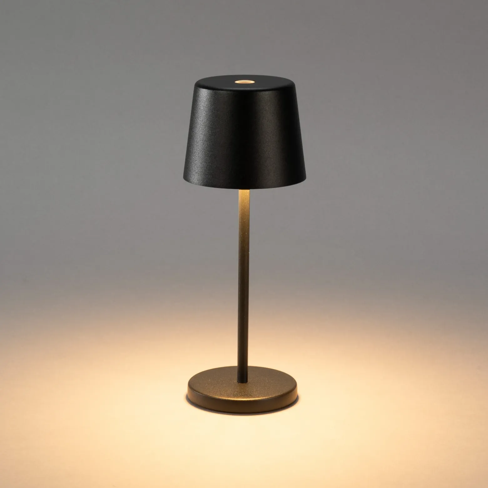 Lámpara de mesa LED recargable Vence, altura 22 cm, negro, IP54, USB