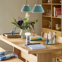 Lámpara de mesa LED recargable LOW, color níquel, altura 20 cm, metal