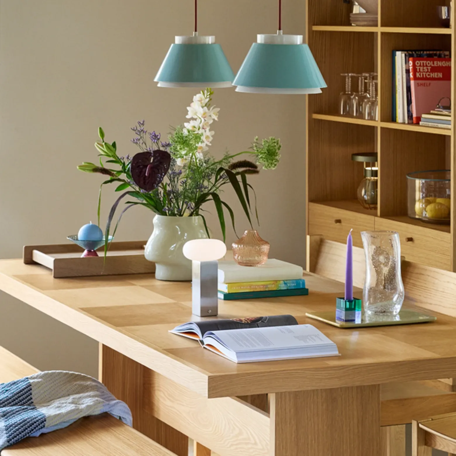 Lámpara de mesa LED recargable LOW, color níquel, altura 20 cm, metal