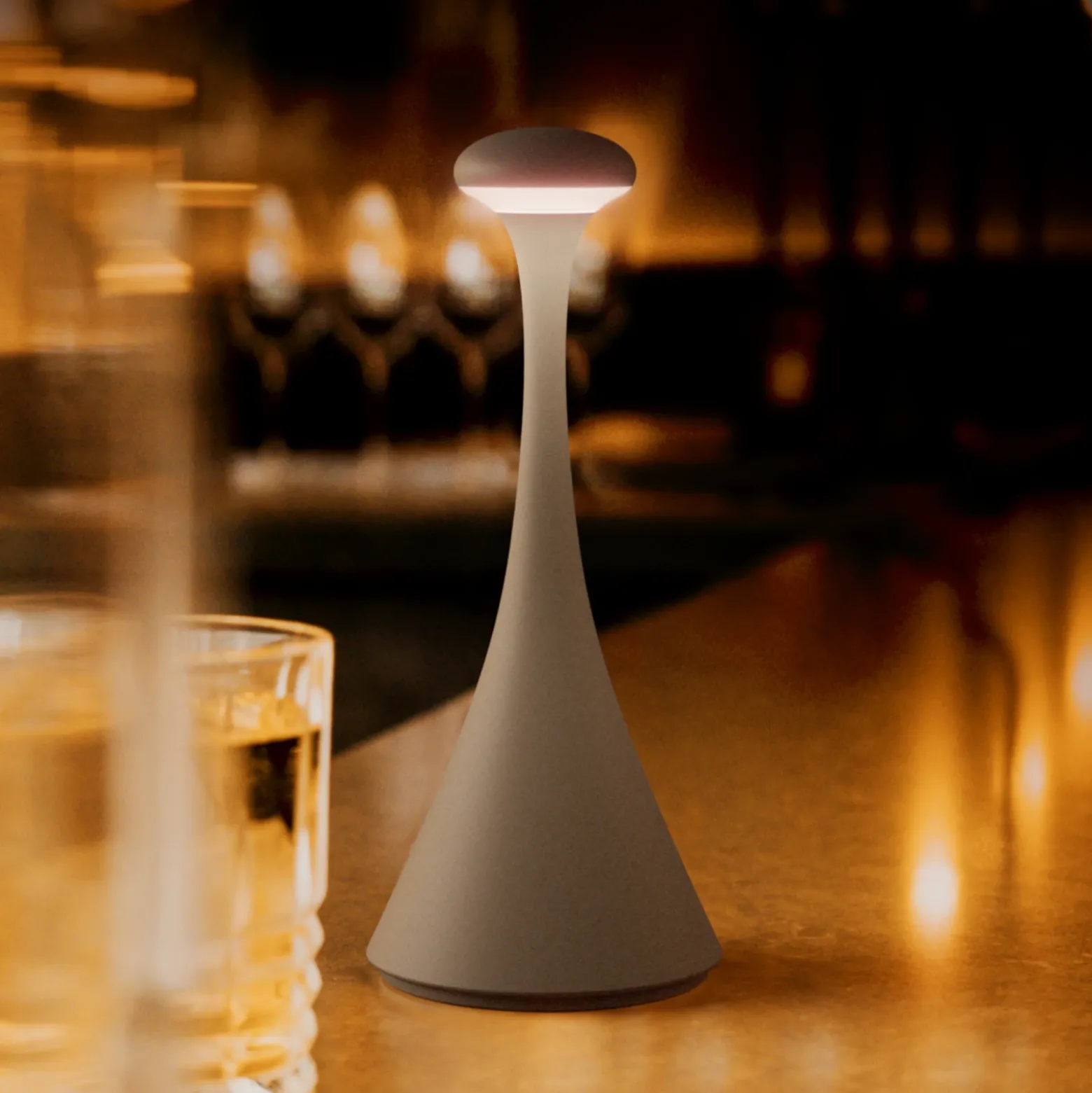 Lámpara de mesa LED recargable Nudrop mini, gris grafito, IP54, atenuable