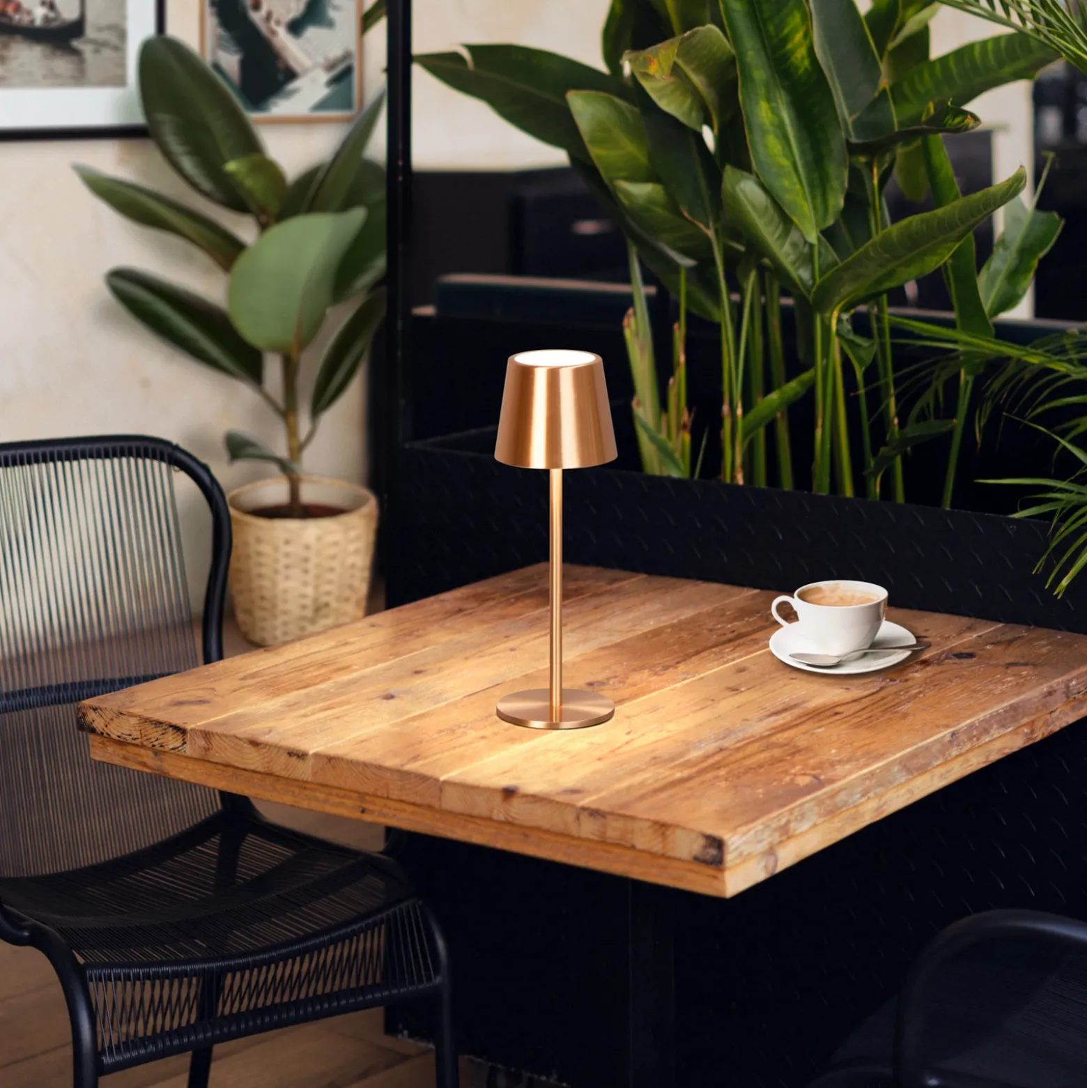 Lámpara de mesa LED recargable Roxi, color cobre, metal, IP54, atenuador