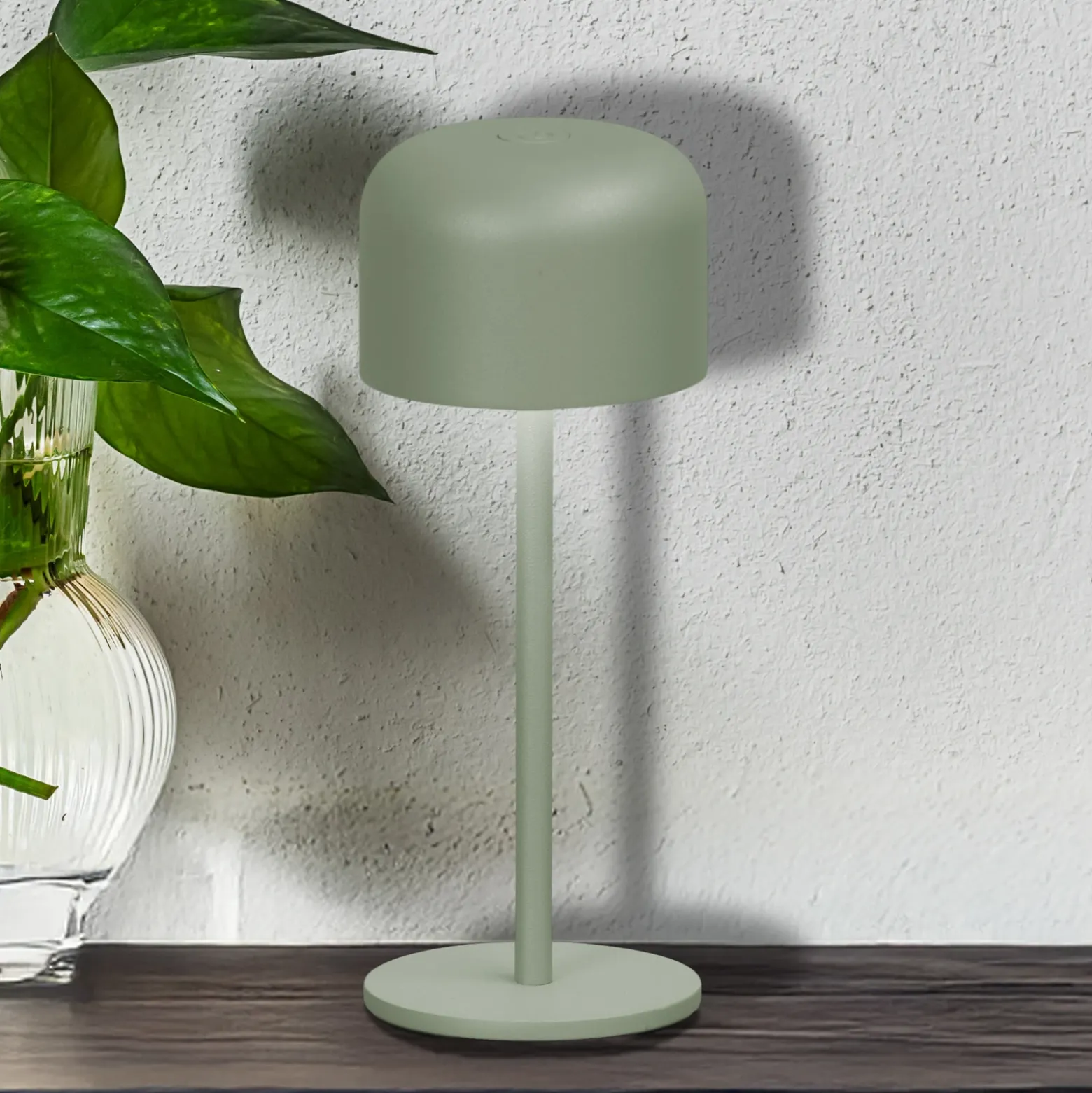 Lámpara de mesa LED recargable Finley verde salvia Altura 22 cm Metal IP54