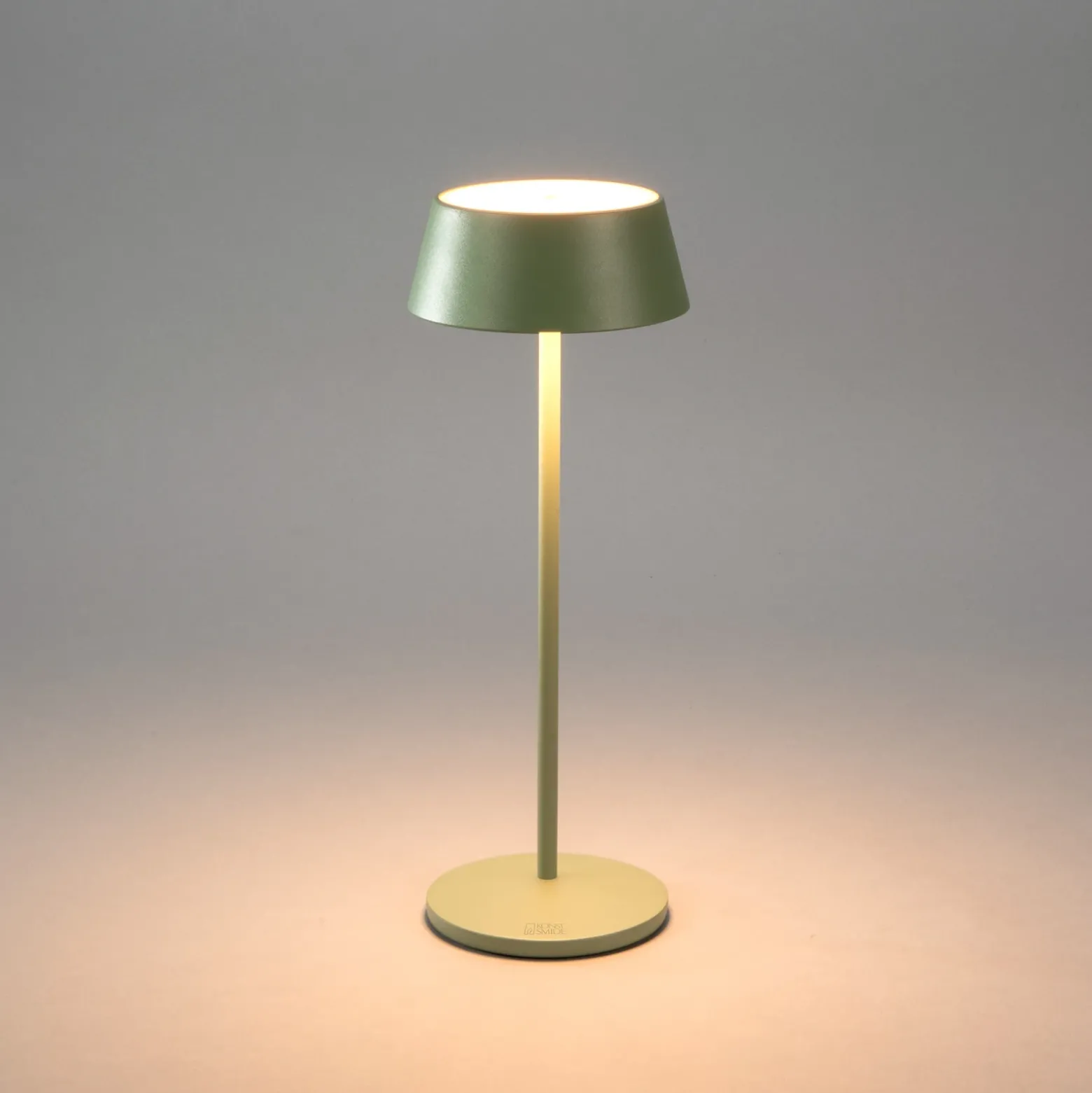 Lámpara de mesa LED recargable Menton, verde, altura 27 cm, IP54, USB