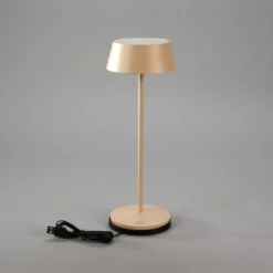 Lámpara de mesa LED recargable Menton, color arena, altura 27 cm, IP54, USB