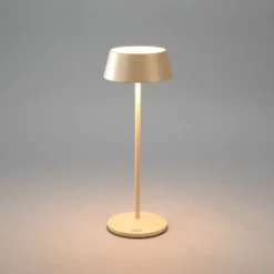 Lámpara de mesa LED recargable Menton, color arena, altura 27 cm, IP54, USB