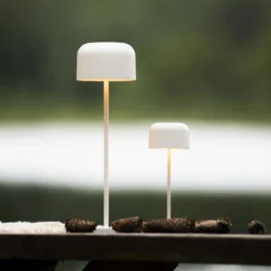 Lámpara de mesa LED recargable Lille, altura 36 cm, blanca, IP54, USB