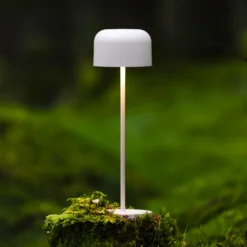 Lámpara de mesa LED recargable Lille, altura 36 cm, blanca, IP54, USB