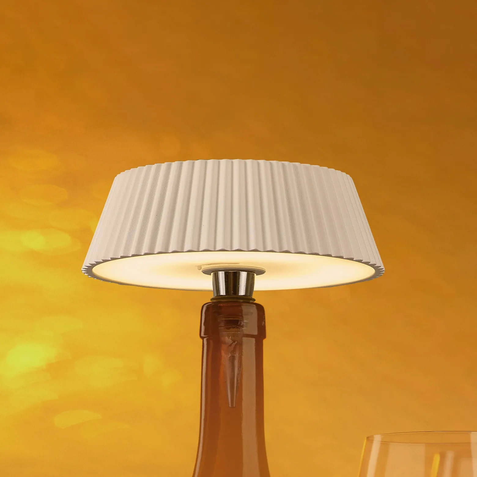 Lámpara de mesa LED Relax, blanca, tapa de botella, batería recargable