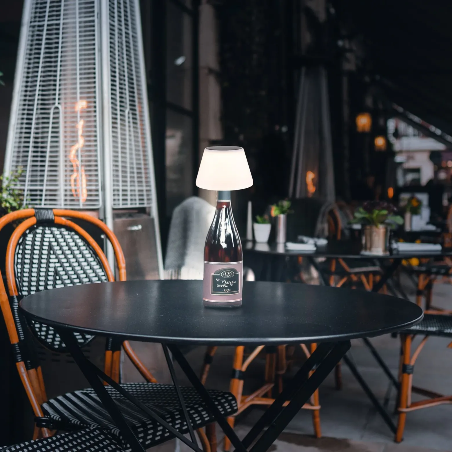 Lámpara de mesa LED solar 36000 tapa de botella plástico blanco