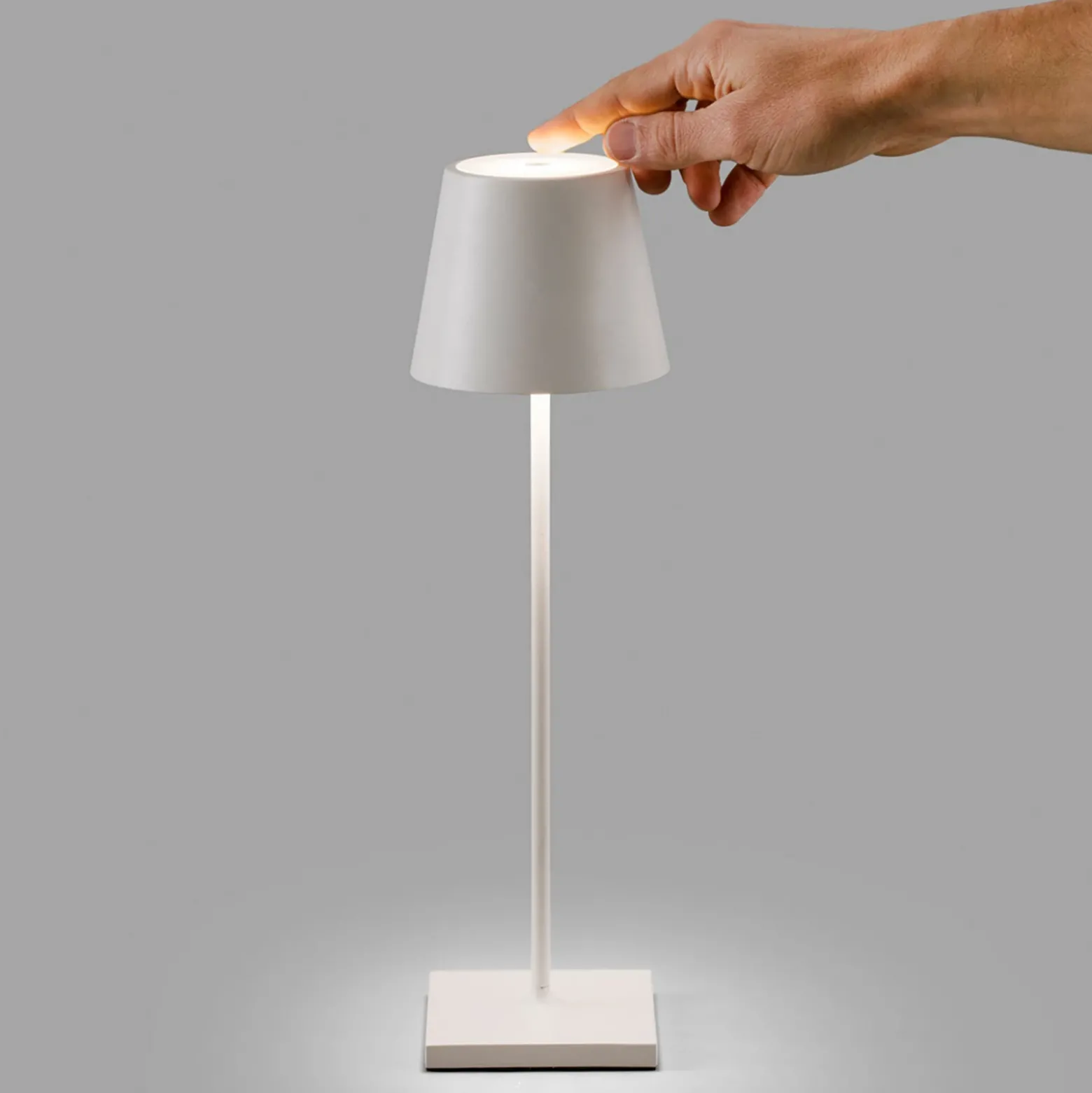 Lámpara de mesa LED Toc USB-Charger, IP54, blanco