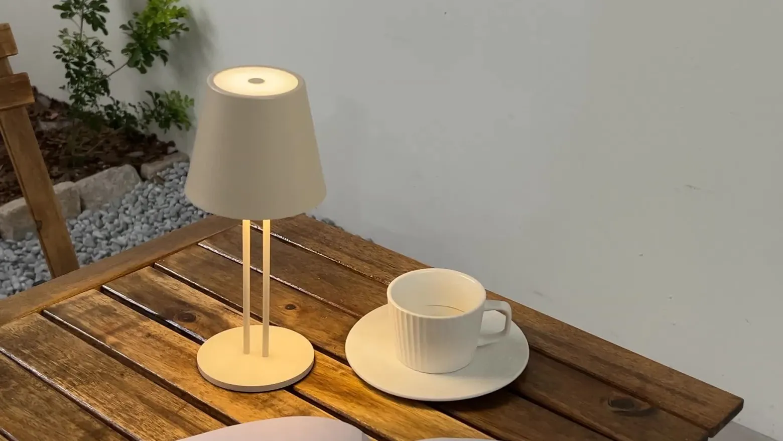 Lámpara de mesa Lindby LED recargable Janea TWIN, beige, metal