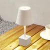 Lámpara de mesa Lindby LED recargable Janea CUBE, blanca, metal