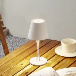 Lámpara de mesa Lindby LED recargable Janea CROSS, blanca, metal