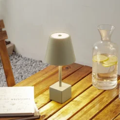 Lámpara de mesa Lindby LED recargable Janea CUBE, verde, metal