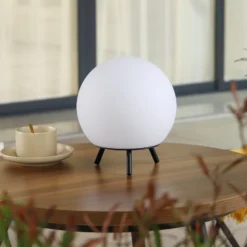 Lámpara de mesa Lindby LED recargable Aurilia, blanco/negro, hierro, IP44