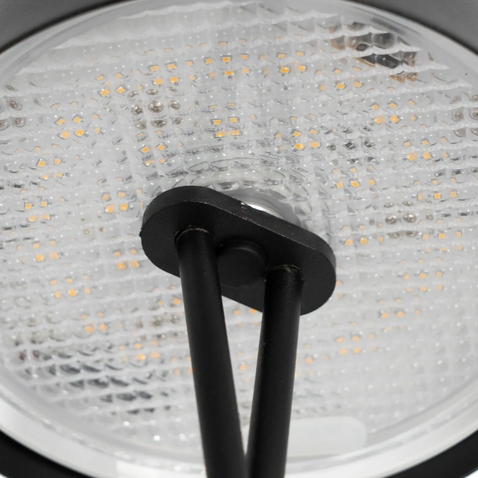 Lámpara de mesa Lindby LED recargable Janea CROSS, negra, metal