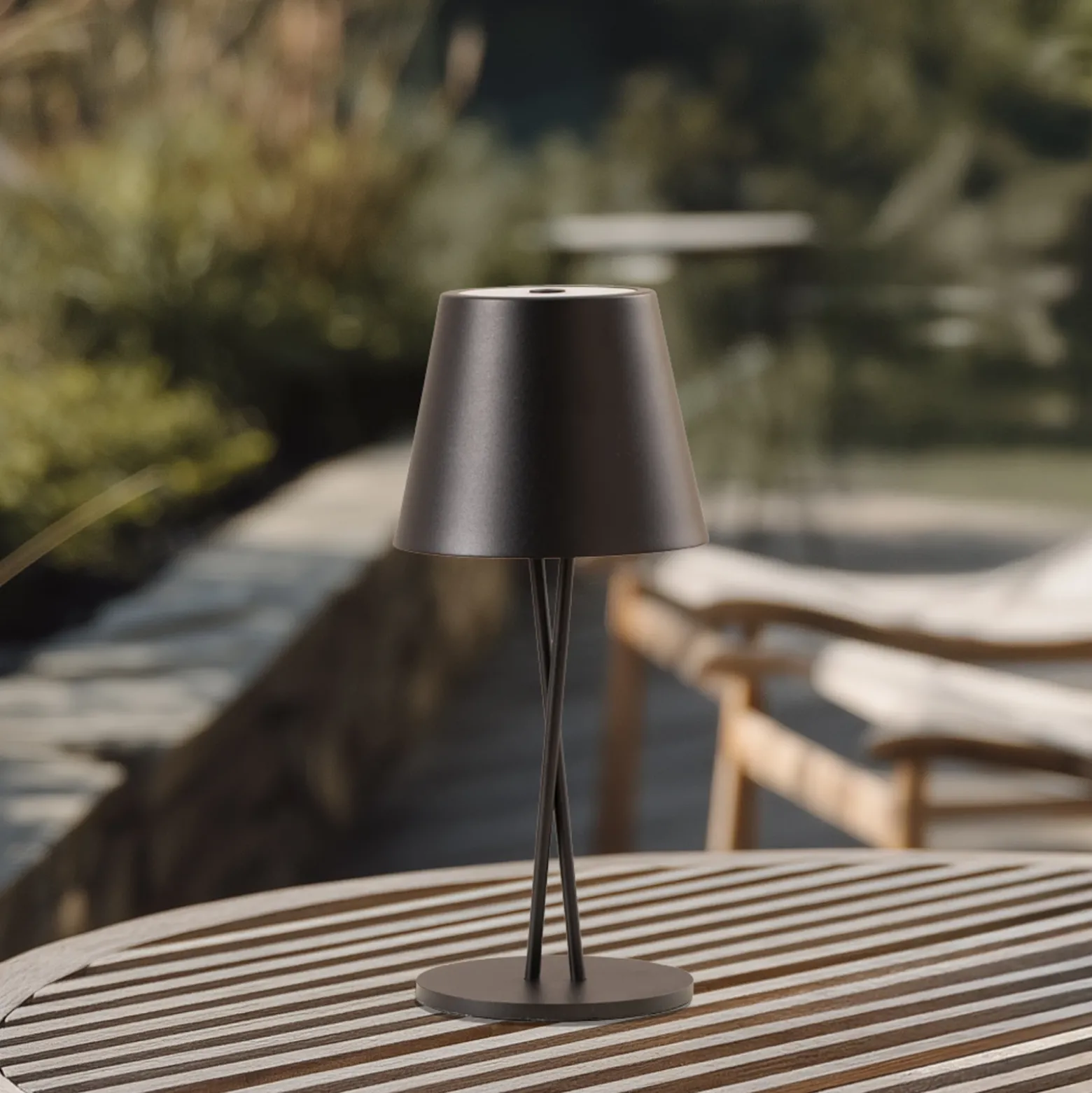 Lámpara de mesa Lindby LED recargable Janea CROSS, negra, metal