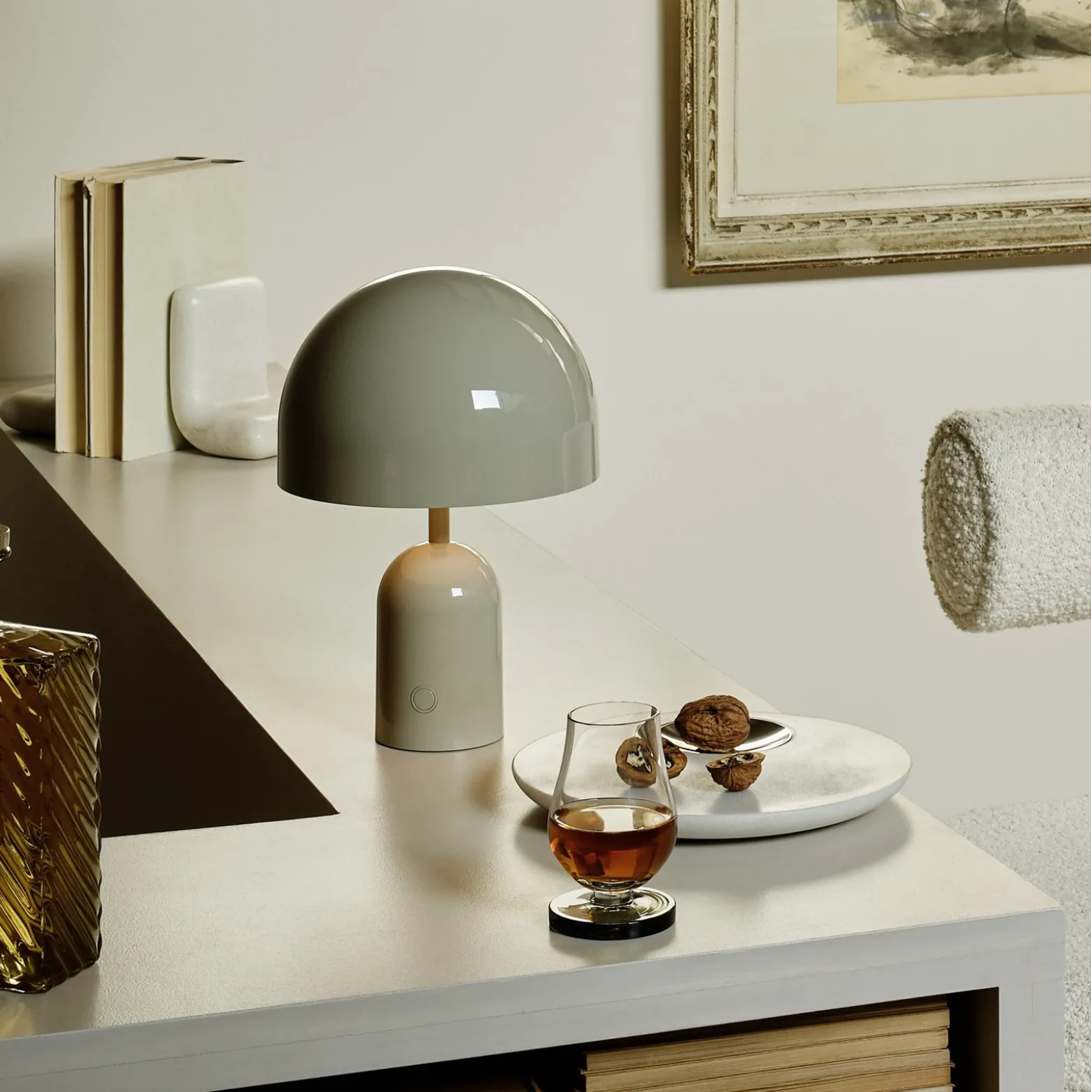 Lámpara de mesa recargable BELL PORTABLE de Tom Dixon, gris claro, 28 cm, IP44