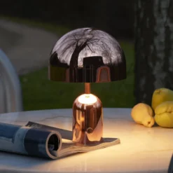 Lámpara de mesa recargable BELL PORTABLE de Tom Dixon, cobre, 28 cm IP44