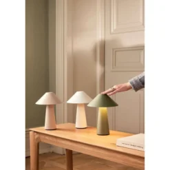 Lámpara de mesa recargable Cannes de Globen Lighting, blanca, 26 cm, IP44