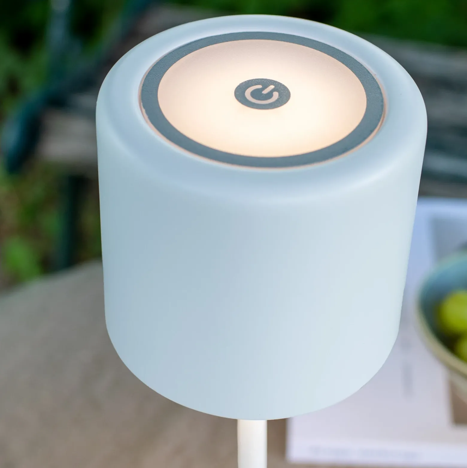 Lámpara de mesa recargable Filo para exteriores, blanca
