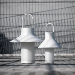 Lámpara de mesa recargable LED LOOM DESIGN Shadow Small, blanca, IP65