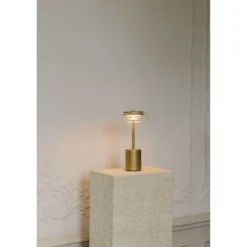 Lámpara de mesa recargable LED Nuura Blossi, altura 26 cm, color
