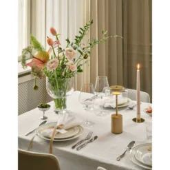 Lámpara de mesa recargable LED Nuura Blossi, altura 26 cm, color