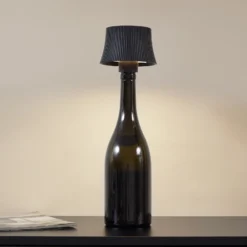 Lámpara de mesa recargable LED Lindby Linor, negra, USB, regulador táctil