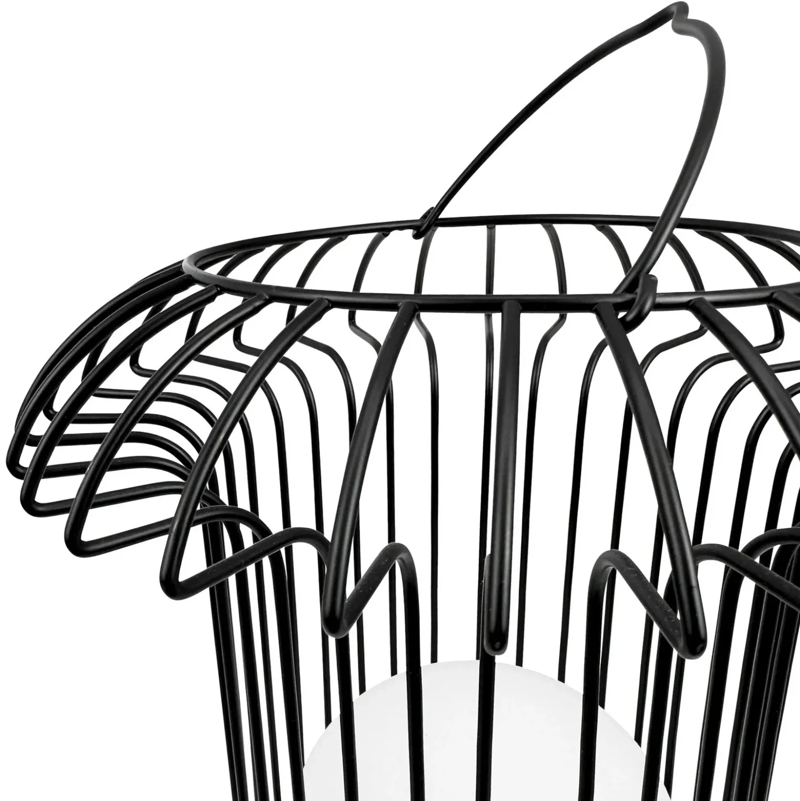 Lámpara de mesa recargable LED Basket de Dyberg Larsen, negra, metal