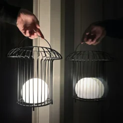 Lámpara de mesa recargable LED Basket de Dyberg Larsen, negra, metal