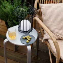 Lámpara de mesa recargable LED Basket de Dyberg Larsen, negra, metal
