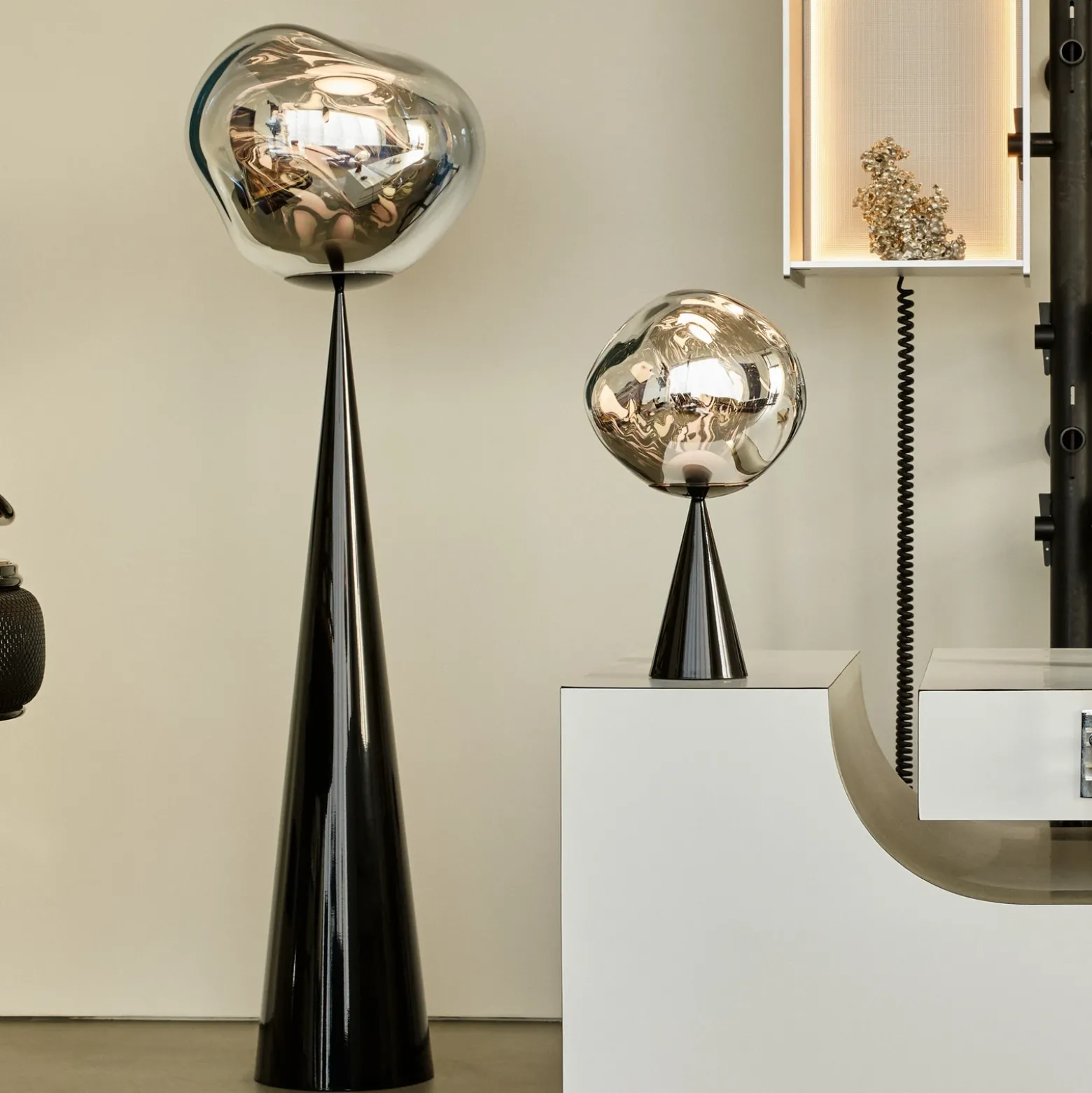 Lámpara de mesa recargable LED Melt Portable de Tom Dixon, negra, 29 cm
