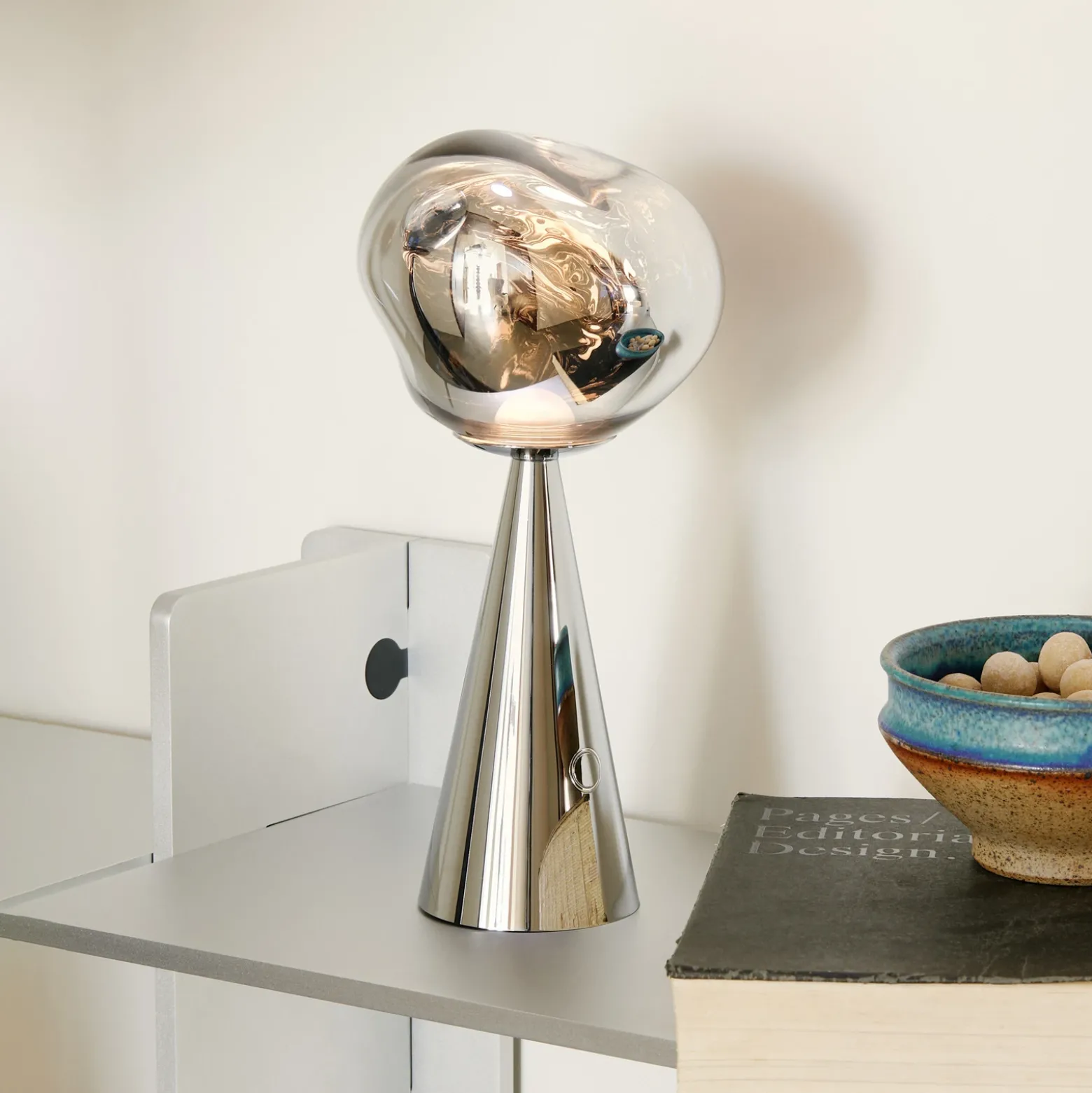 Lámpara de mesa recargable LED Melt Portable de Tom Dixon, plateada, 29 cm