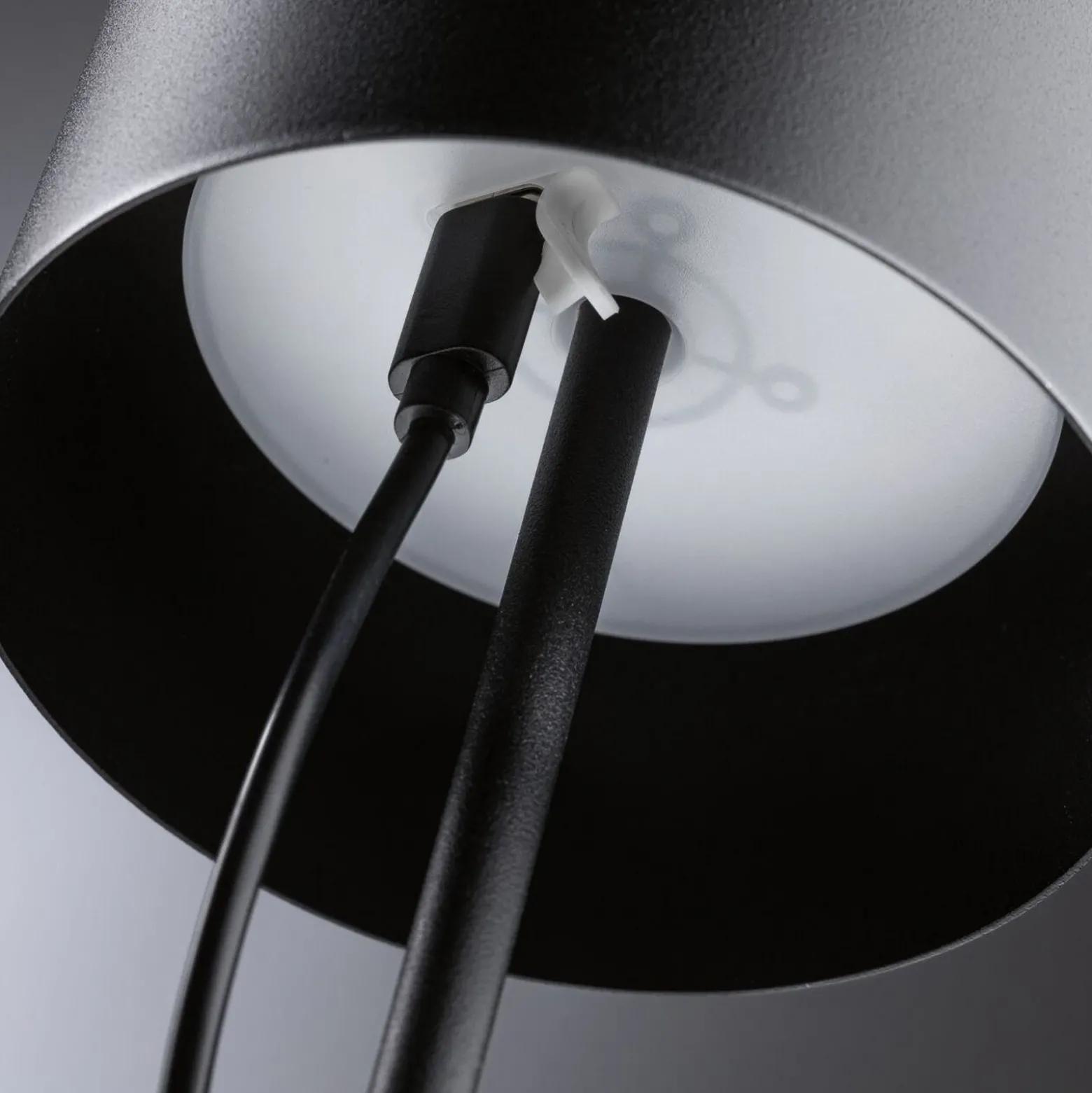 Lámpara de mesa recargable LED Paulmann Tuni, negra, plástico, IP44